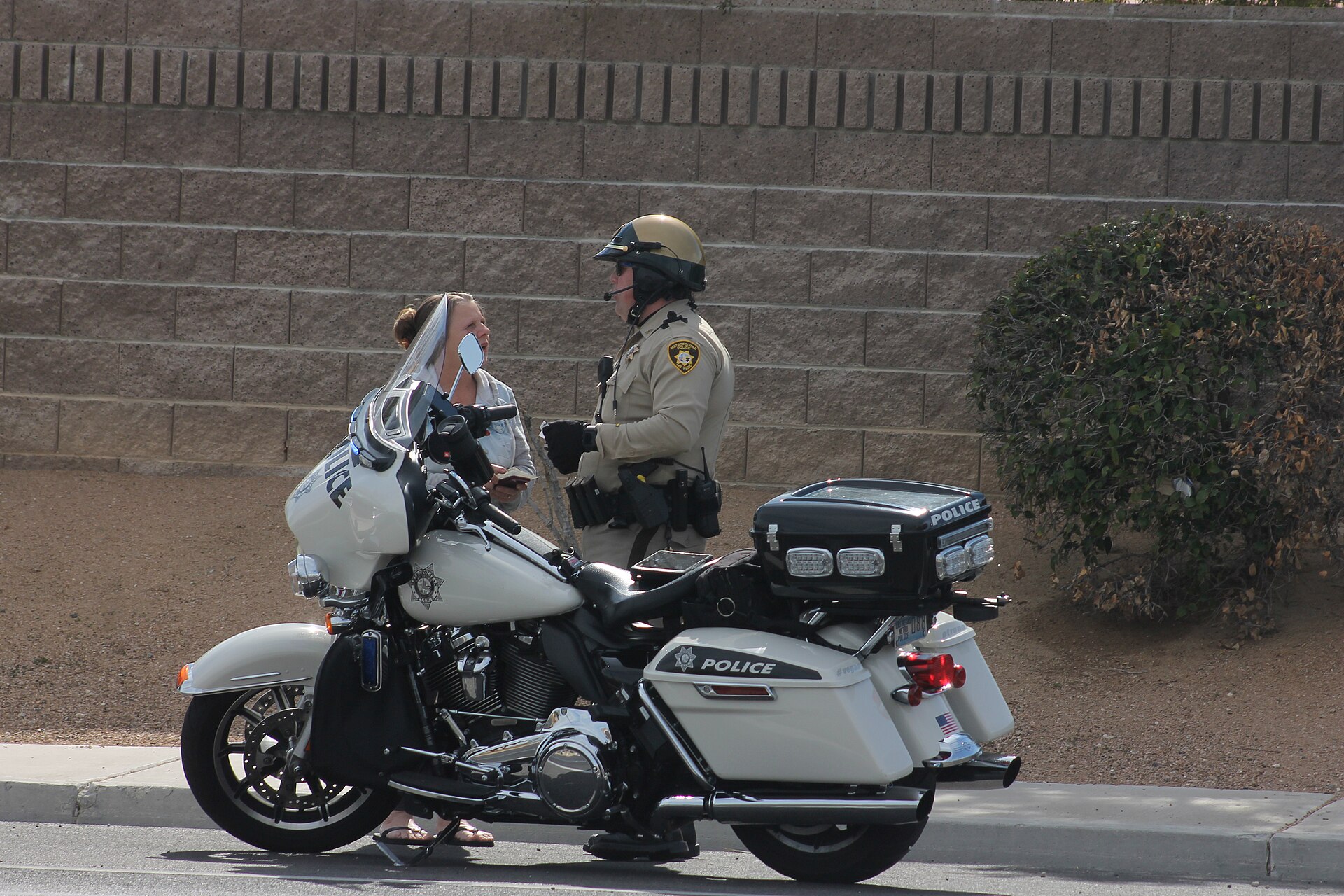 Why Do Police Touch Your Car During a Traffic Stop? 1 Las Vegas police officer talking to a motorist during a traffic stop