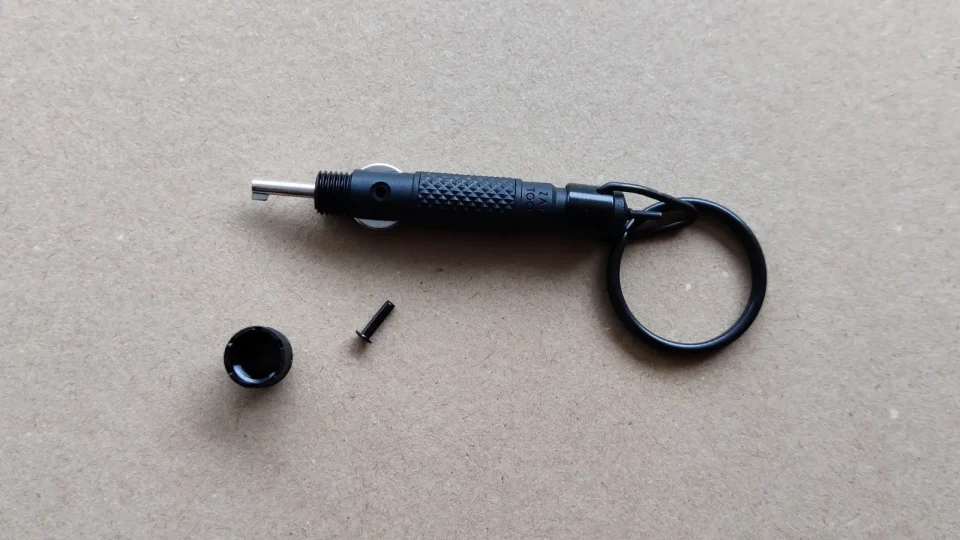 Handcuff Key Extender: Is It Worth Carrying? 1 Zak Tool handcuff key extender with the end cap and security pin removed